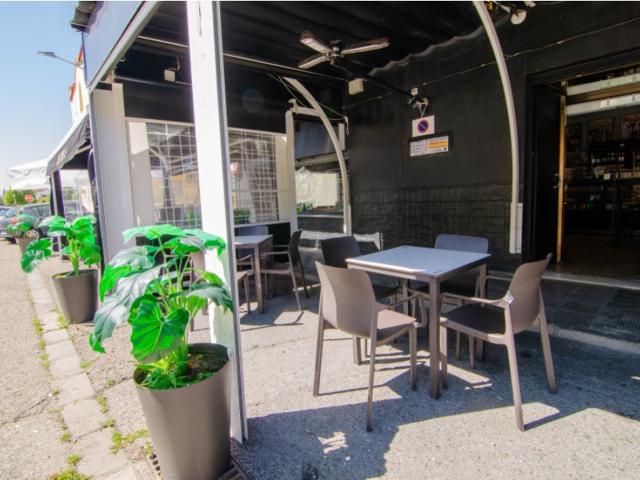 Local En venta en La Rinconada photo 0