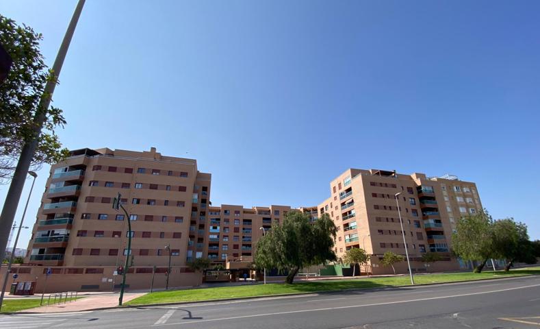 ¿Quieres vivir en un residencial privado con piscina y pádel? photo 0