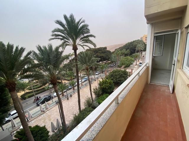 ¿Quieres vivir en pleno centro con vistas directas al mar? photo 0