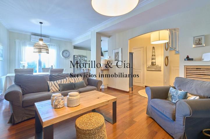 Casa en la costa rodeada de zonas verdes photo 0