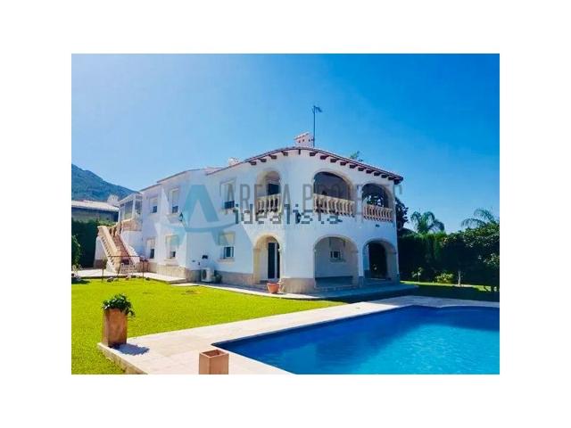 Villa En venta en Dénia photo 0