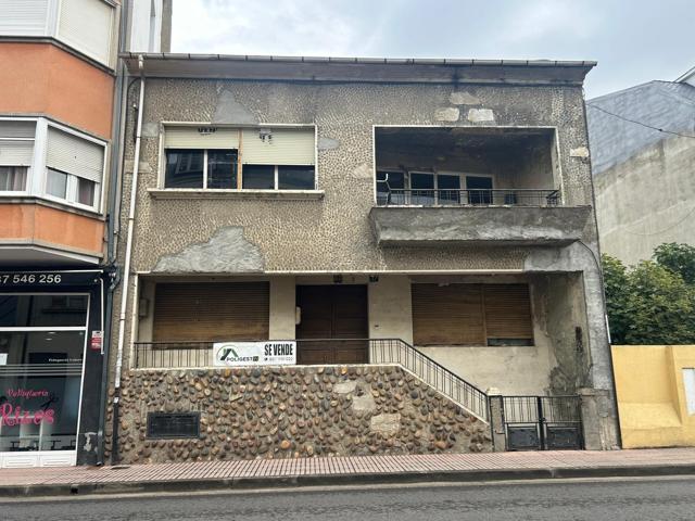SE VENDE AMPLIA CASA CON SOLAR EN EL CENTRO DE CACABELOS - OPORTUNIDAD PARA REFORMAR photo 0