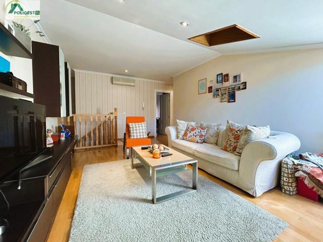 Amplio Dúplex Seminuevo en zona Alta con Vistas photo 0