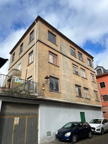 Edificio en Cacabelos: Oportunidad de Inversión para Reformar photo 0