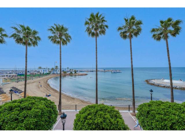 Fantástico apartamento grande y renovado en primera línea de playa en el centro de Marbella photo 0