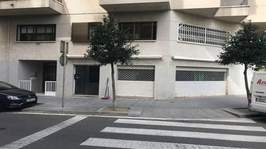 Local comercial en venta en Cambrils photo 0