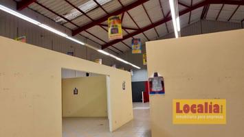 Nave comercial de 1500 m² y aparcamiento de 2000 m² en Guarnizo, Cantabria. photo 0