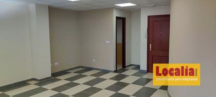Oficina en edificio profesional en Torrelavega. photo 0