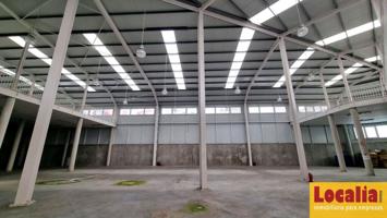 Extensa nave industrial con parking en Santander. photo 0