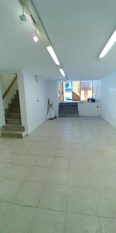 Amplio local de dos niveles en alquiler.Santander. photo 0