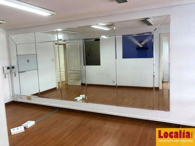 Céntrico local para reconvertir en Torrelavega. photo 0