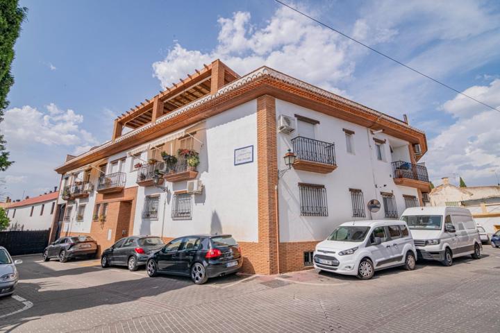 Piso céntrico en La Zubia con patio, 3 dormitorios y muy buenas calidades photo 0