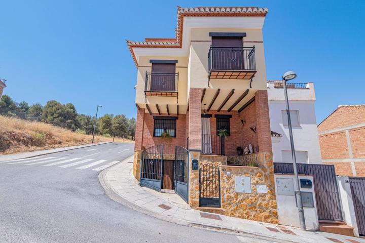 Unifamiliar Pareada En venta en Área De Granada, La Zubia photo 0