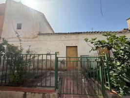 Amplio Adosado en el Centro de La Zubia - Oportunidad para Reformar photo 0