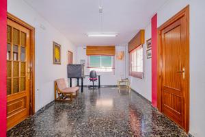 PISO DE 141 M² PARA ACTUALIZAR EN EL CENTRO DE HUETOR VEGA photo 0