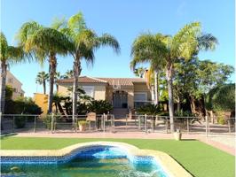 Fantástico Chalet con Piscina y parcela privada. photo 0