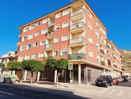 Local comercial esquinero con grandes escaparates en Los Ramos. photo 0