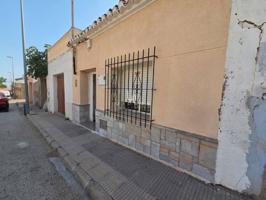 Oportunidad en Llano del Beal: Casa de pueblo con gran potencial para reformar. photo 0