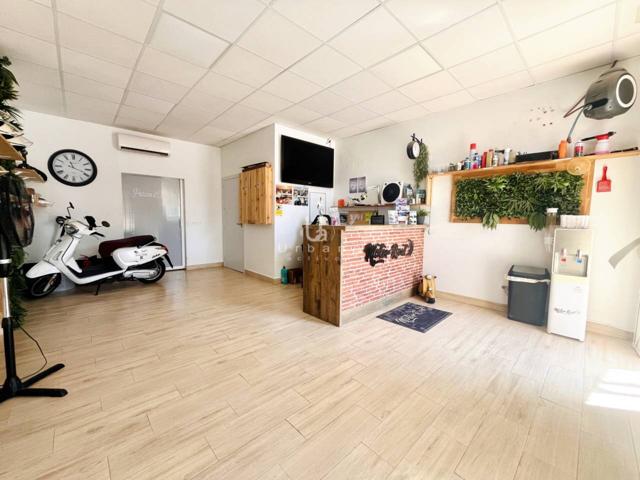 Local Comercial en Venta en Cabo Roig – Alta Rentabilidad en El Strip, Centro Comercial La Regia. photo 0