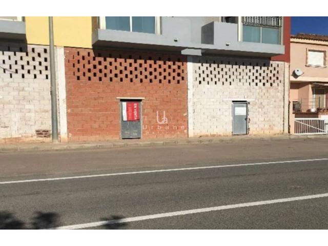 Oportunidad: amplio local en planta baja con 2 plazas de garaje en La Puebla photo 0
