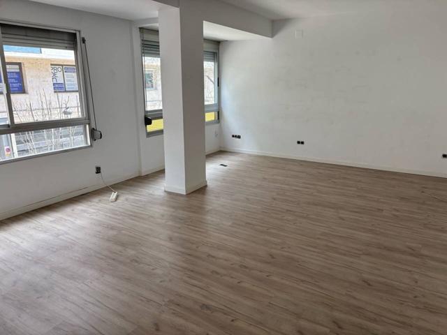 Piso en venta en Gran Via(46005) photo 0