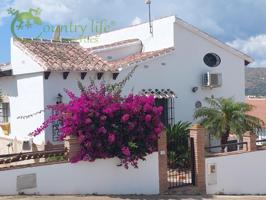 Villa En venta en Alcaucín photo 0