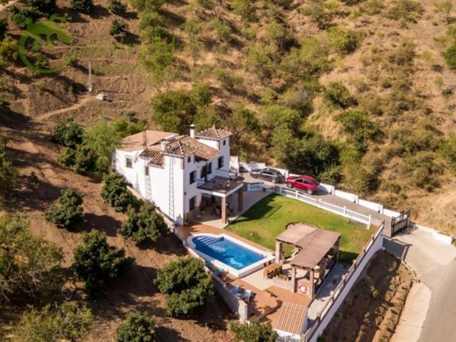 Villa En venta en Iznate photo 0