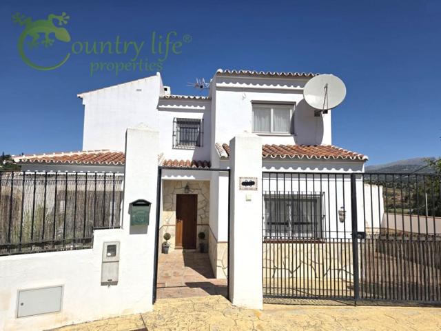Unifamiliar Separadas En venta en Alcaucín photo 0