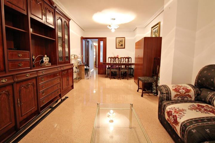 ¡Descubre Tu Nuevo Hogar! Espacioso Piso con Terraza Acristalada y Patio Interior photo 0