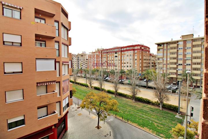 MAGNÍFICA VIVIENDA CON URBANIZACIÓN EN PARQUE DE LAS AVENIDAS photo 0