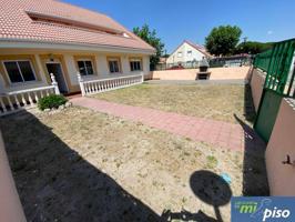 Chalet adosado en venta en Mojados photo 0