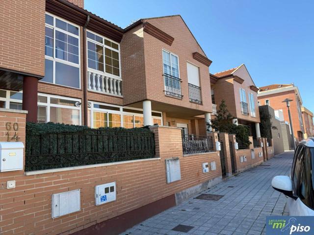 Chalet adosado en venta en Cistérniga photo 0