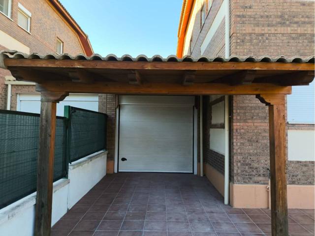 Chalet pareado en venta en Renedo de Esgueva photo 0