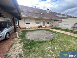 Chalet adosado en venta en Mojados photo 0