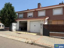 Chalet adosado en venta en Boecillo photo 0