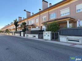 Chalet adosado en venta en Las Delicias(47013) photo 0