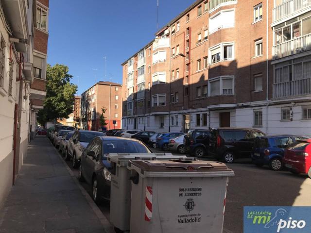 Piso en venta en Hospital-Rondilla-Santa Clara(47011) photo 0