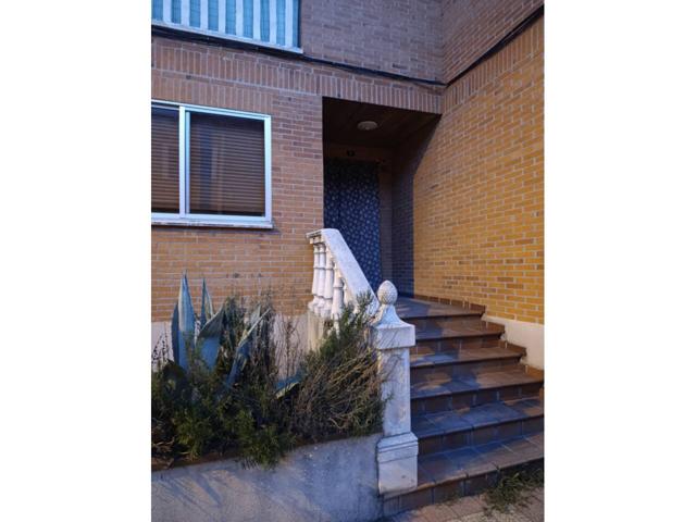 Chalet adosado en venta en Íscar photo 0