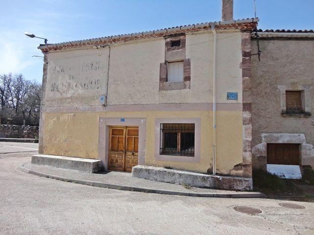 Villa En venta en Salas de los Infantes photo 0