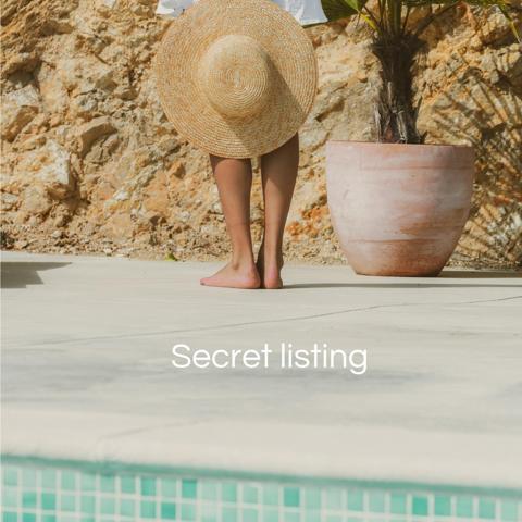 CHALET UNIFAMILIAR CON PISCINA Y VISTAS DESPEJADAS EN EXCLUSIVA URBANIZACIÓN photo 0