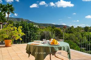 Chalet unifamiliar con terreno, piscina y espectaculares vistas a las montañas y bahía de Palma photo 0
