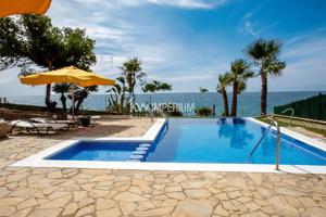 Exclusiva casa con vistas al mar, piscina y rodeada de naturaleza photo 0