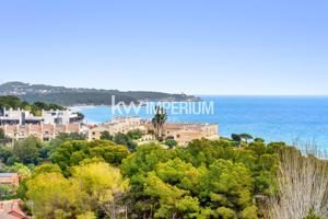 Exclusiva villa con vistas al mar en Cala Romana, Tarragona photo 0