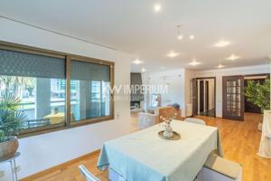 Vivienda de alto standing con piscina y zona común ajardinada photo 0