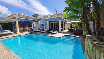 Villa En venta en Calp photo 0
