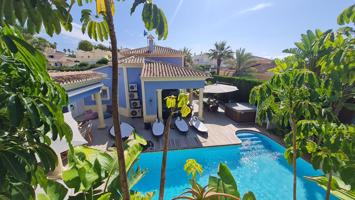 Villa En venta en Calp photo 0