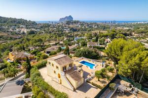 Villa En venta en Calp photo 0