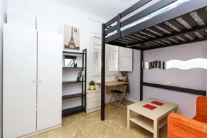 Cómoda habitación con escritorio en un apartamento de 5 dormitorios, Eixample photo 0