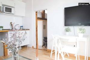 Precioso apartamento de 1 dormitorio con terraza en alquiler en Madrid Centro photo 0