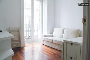 Elegante apartamento de 1 dormitorio en alquiler en Centro photo 0